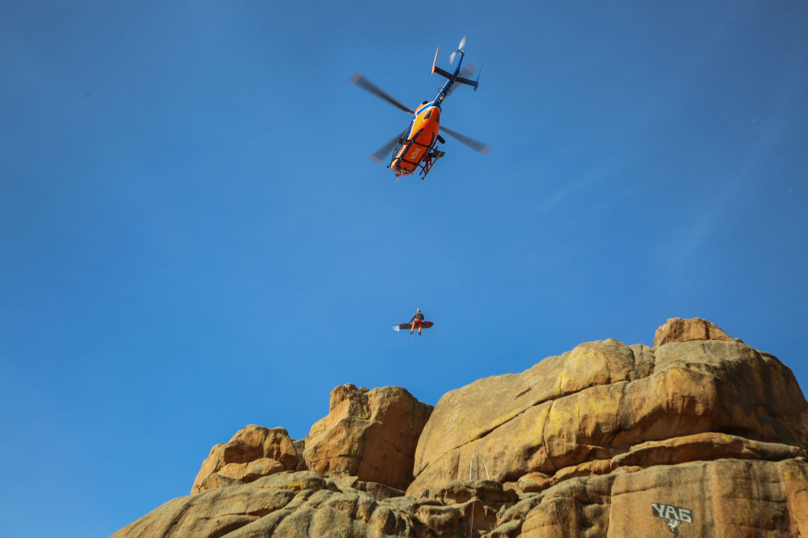 Алба хаагчид 4 иргэний амь насыг аварч, 89 иргэнийг утаажилтын бүсээс гаргалаа